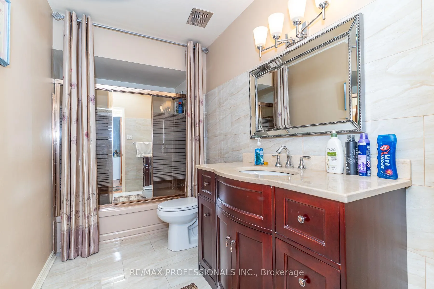 Photo 12 of 64 Ikley Road, North York, York University Heights — HOMEH