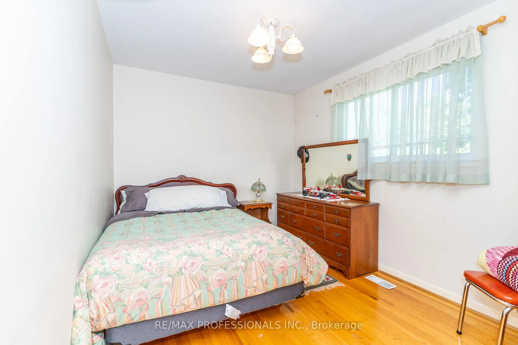 Photo 13 of 64 Ikley Road, North York, York University Heights — HOMEH