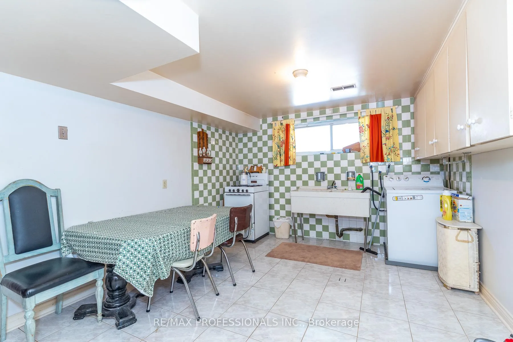 Photo 20 of 64 Ikley Road, North York, York University Heights — HOMEH