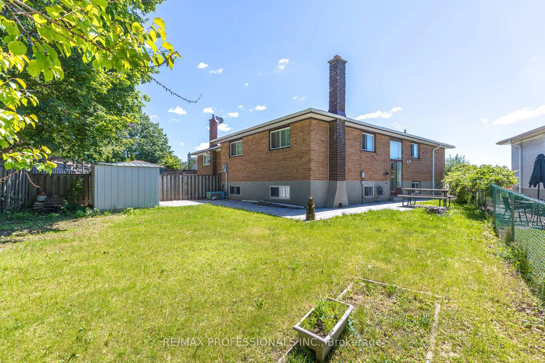 Photo 24 of 64 Ikley Road, North York, York University Heights — HOMEH