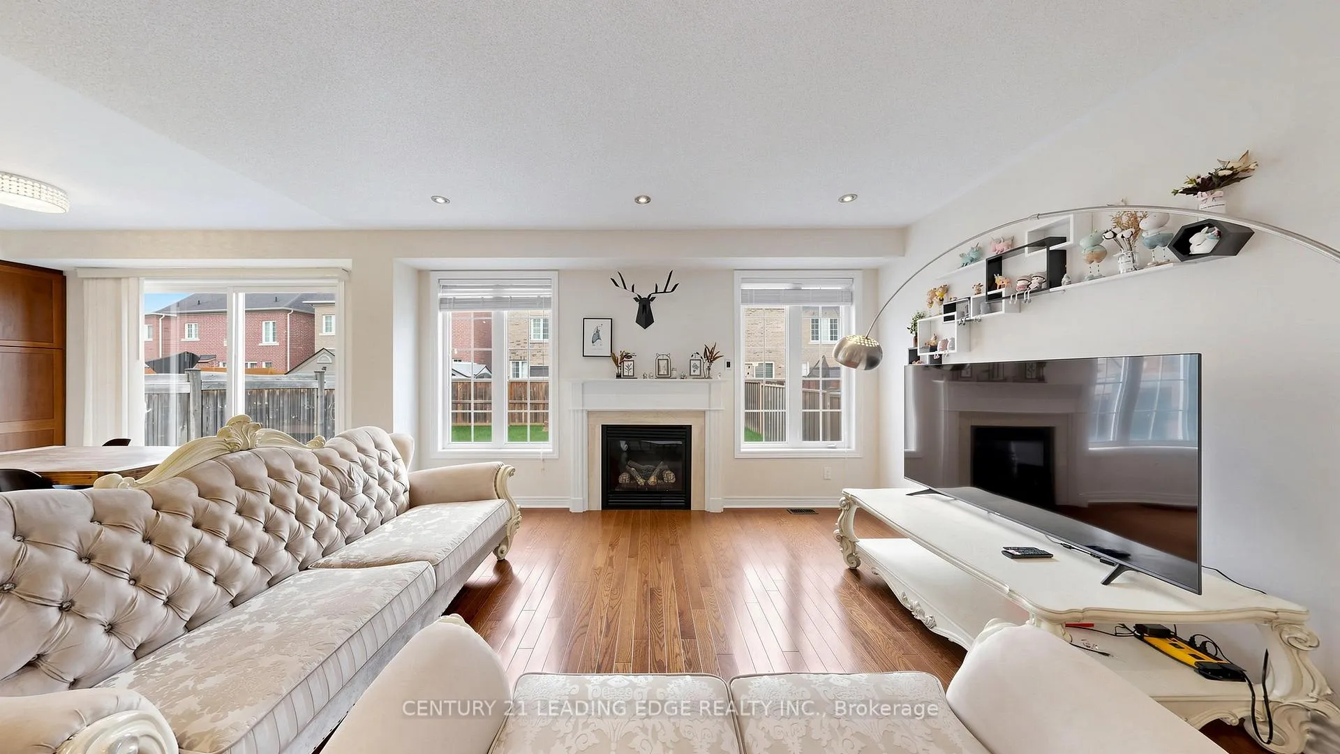 Photo 3 of 72 Staglin Court, Markham, Cathedraltown — HOMEH