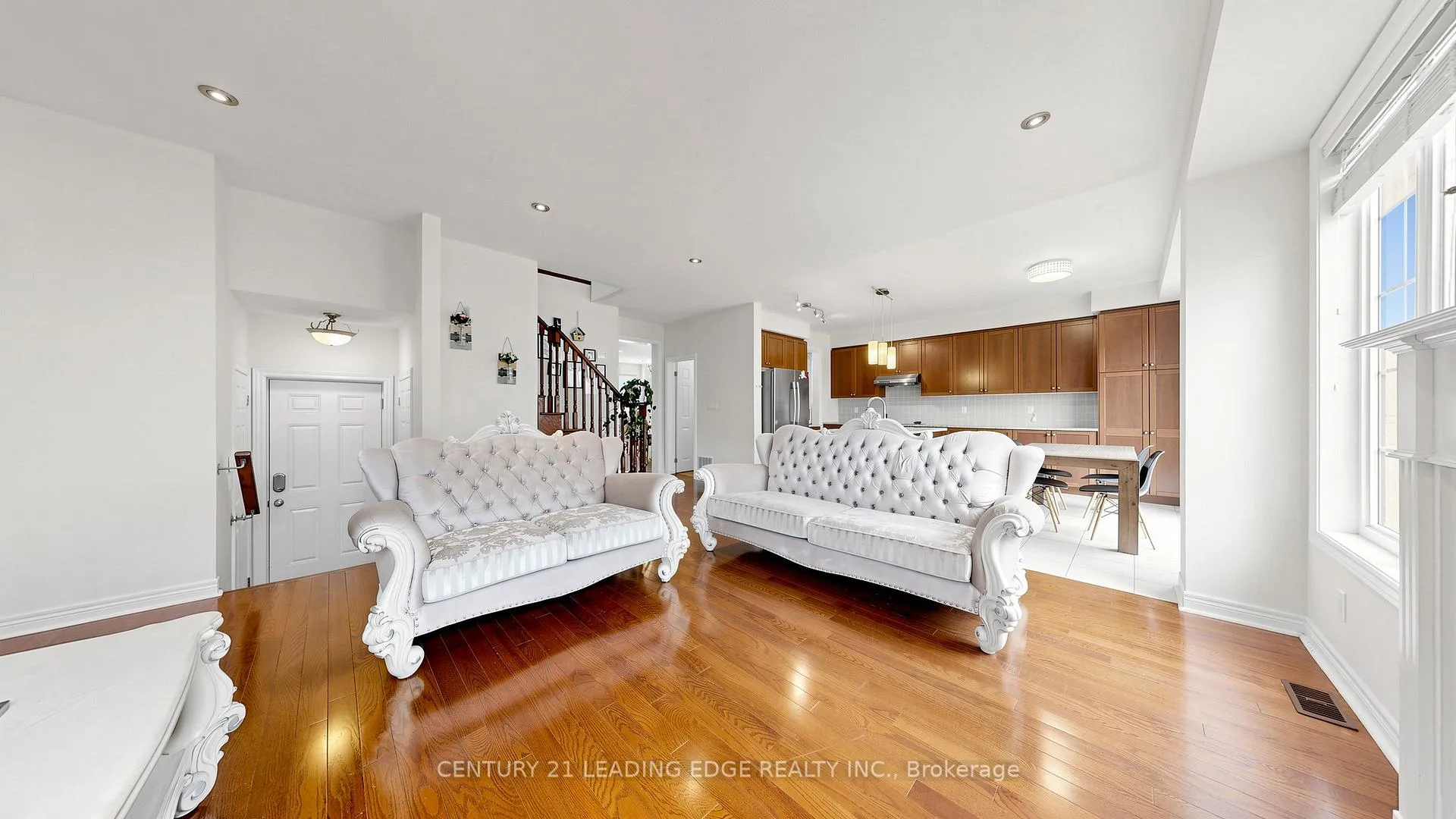 Photo 5 of 72 Staglin Court, Markham, Cathedraltown — HOMEH
