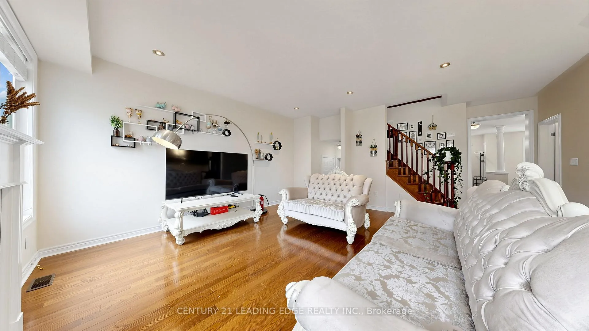 Photo 6 of 72 Staglin Court, Markham, Cathedraltown — HOMEH