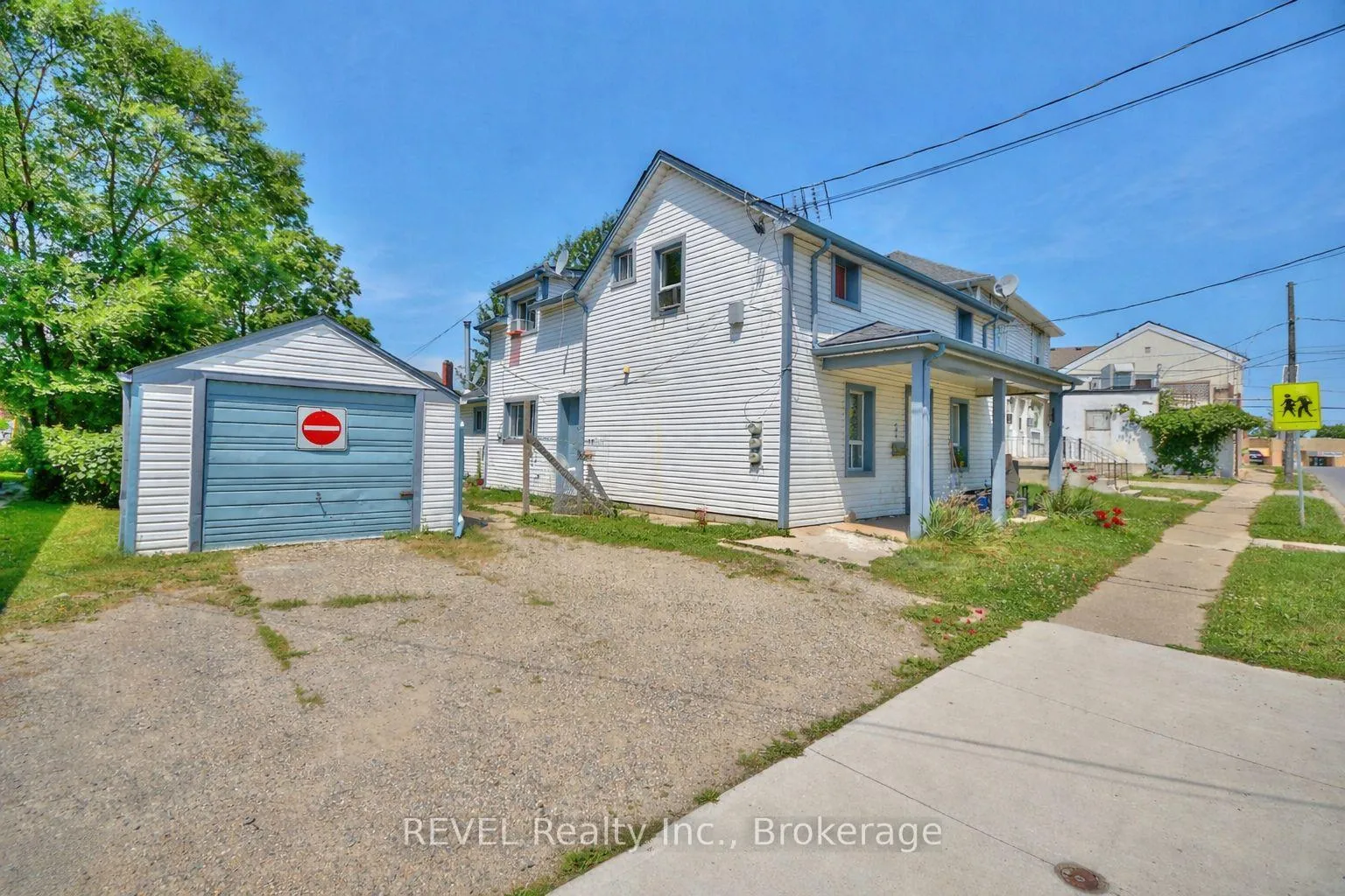 Photo 2 of 8 Pelham Road, St. Catharines, Western Hill — HOMEH