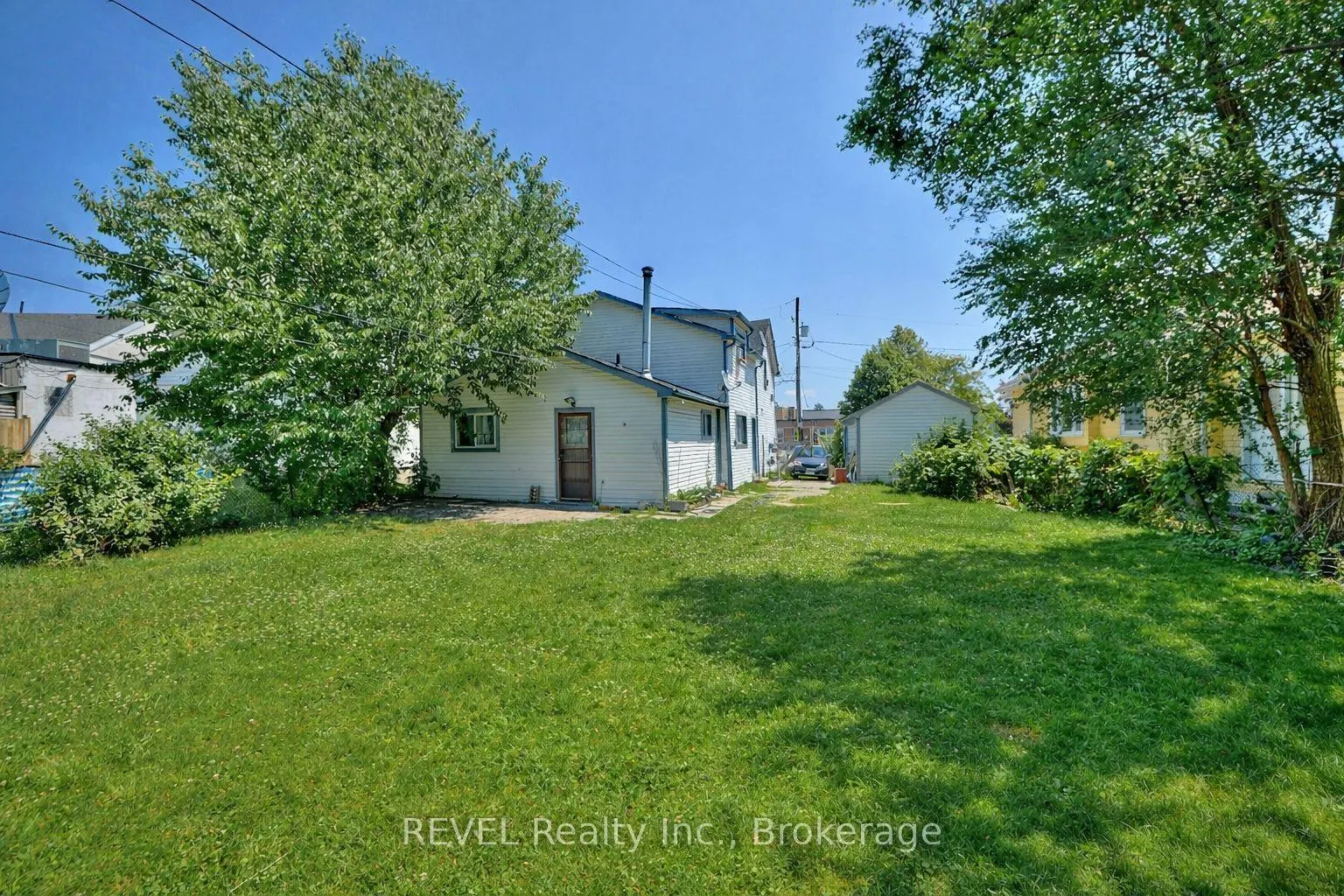 Photo 3 of 8 Pelham Road, St. Catharines, Western Hill — HOMEH
