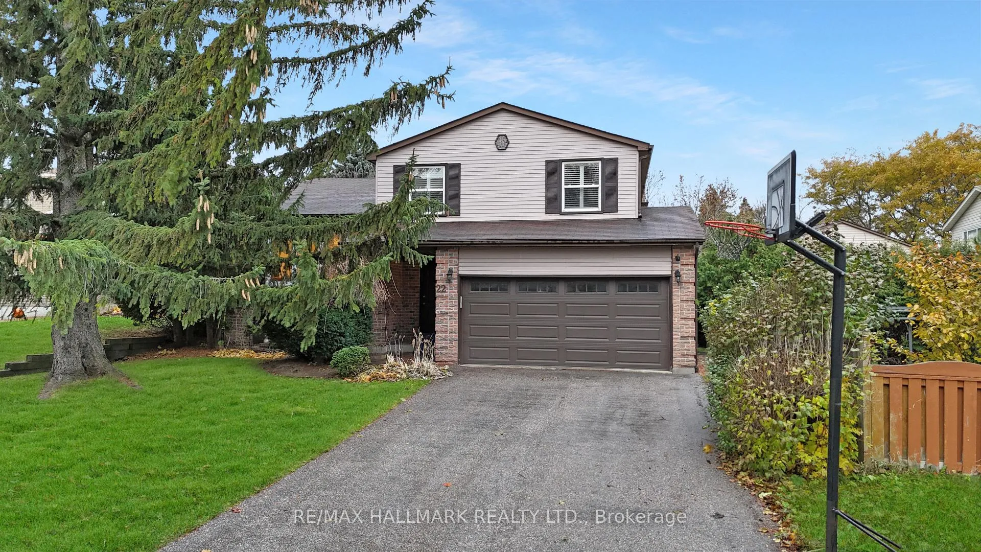Photo 1 of 22 Avondale Crescent, Aurora, Aurora Village — HOMEH