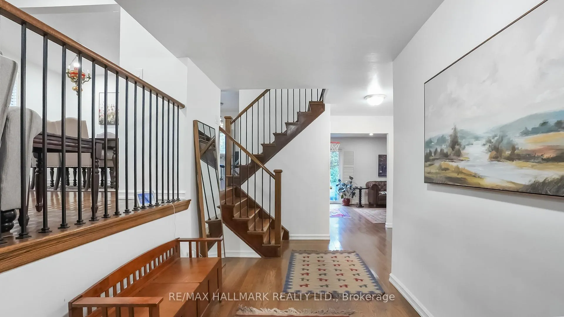 Photo 5 of 22 Avondale Crescent, Aurora, Aurora Village — HOMEH