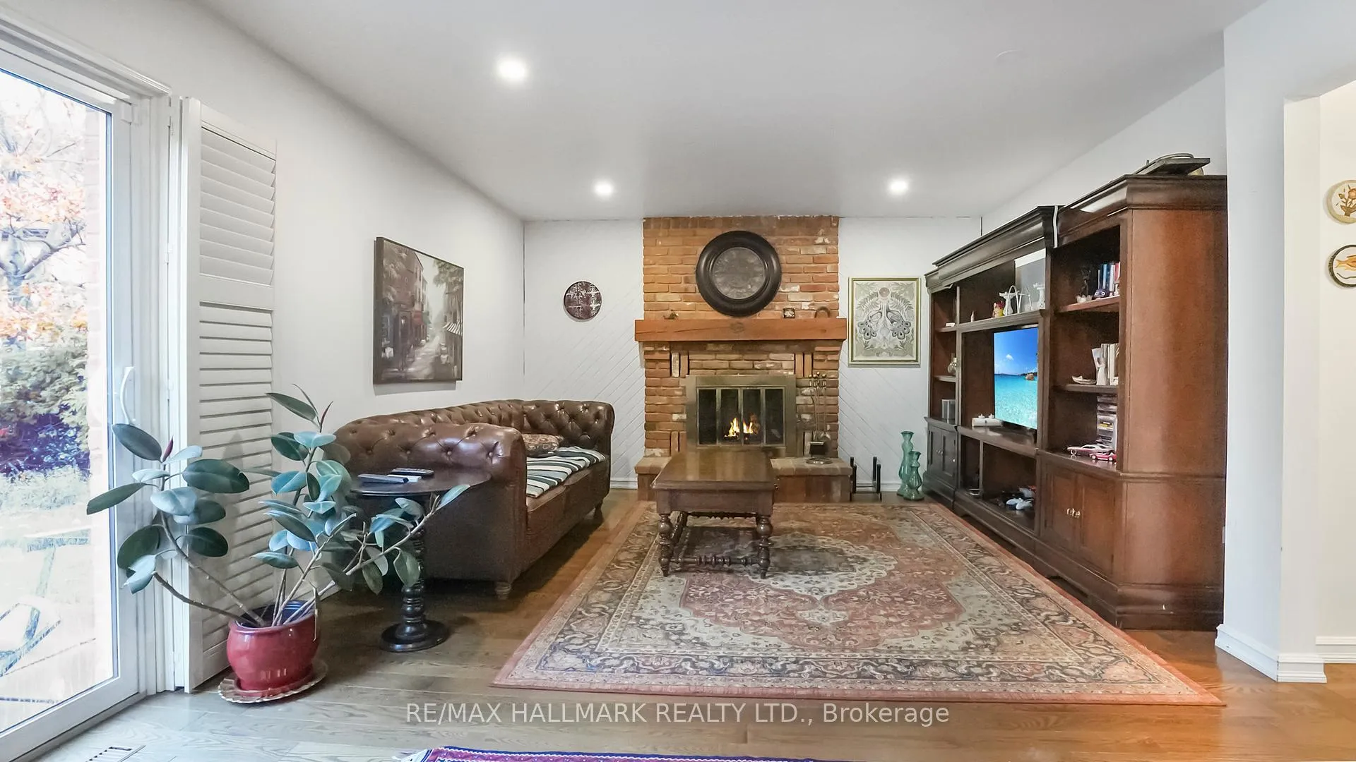 Photo 7 of 22 Avondale Crescent, Aurora, Aurora Village — HOMEH