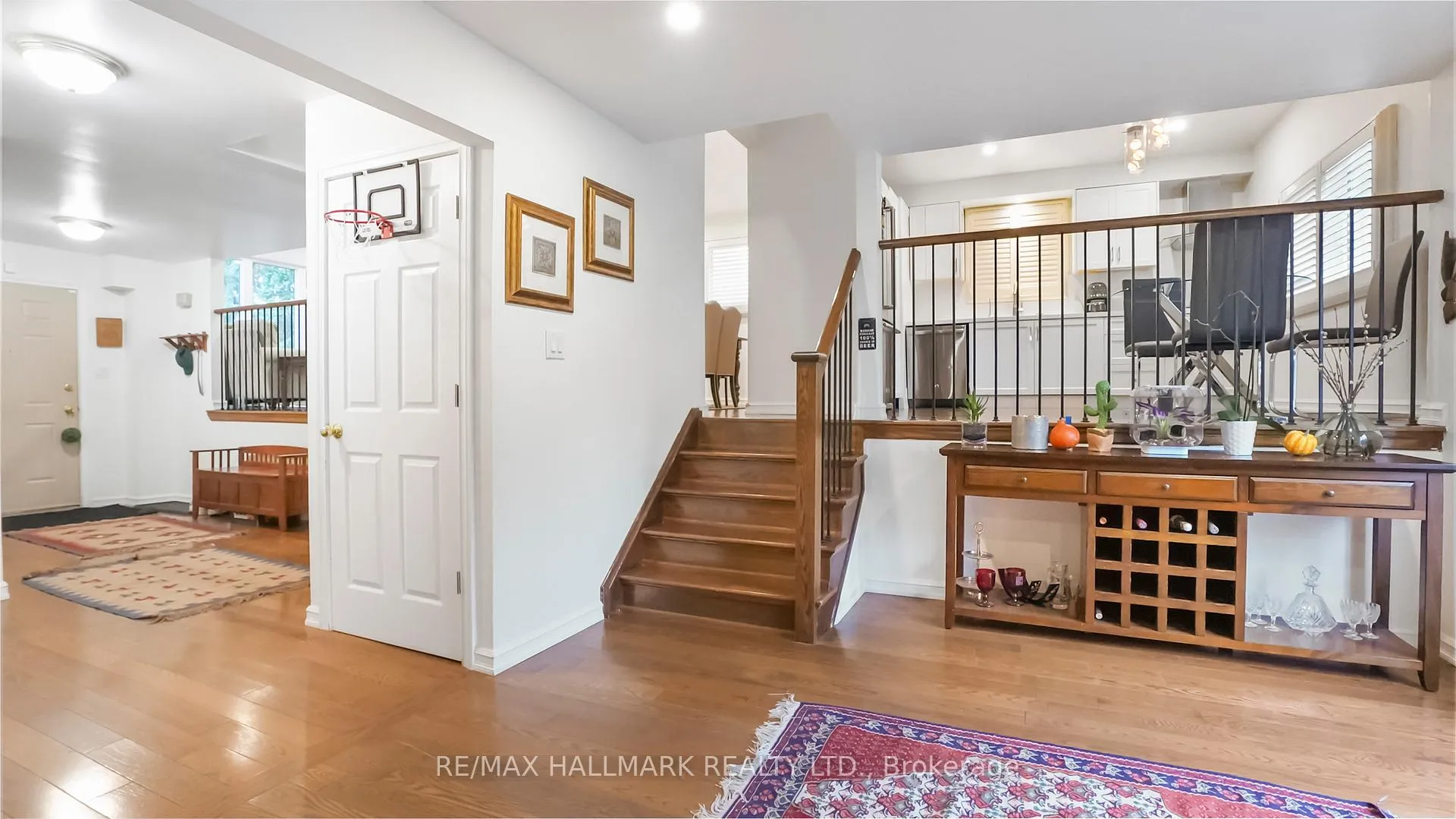 Photo 9 of 22 Avondale Crescent, Aurora, Aurora Village — HOMEH