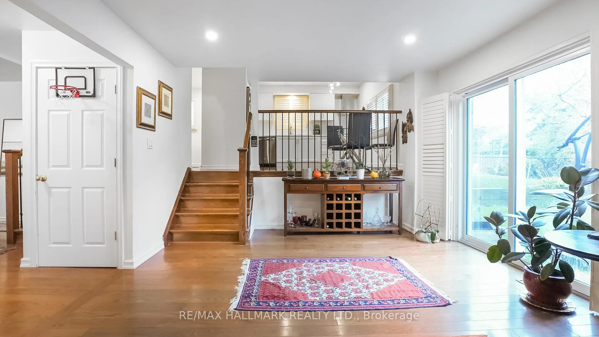 Photo 10 of 22 Avondale Crescent, Aurora, Aurora Village — HOMEH