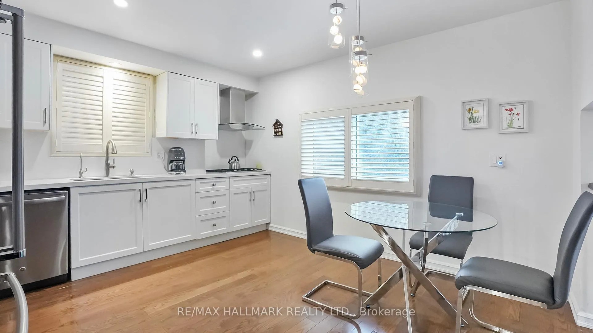 Photo 11 of 22 Avondale Crescent, Aurora, Aurora Village — HOMEH