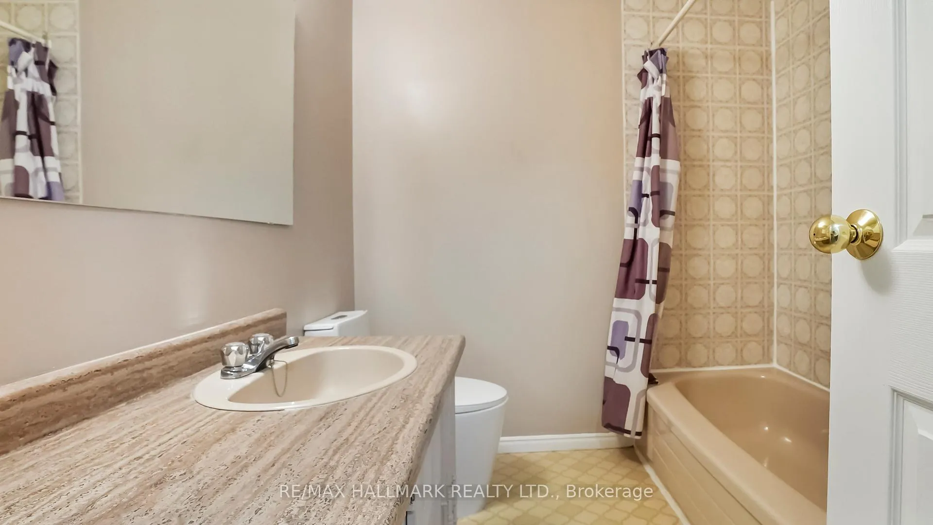 Photo 24 of 22 Avondale Crescent, Aurora, Aurora Village — HOMEH