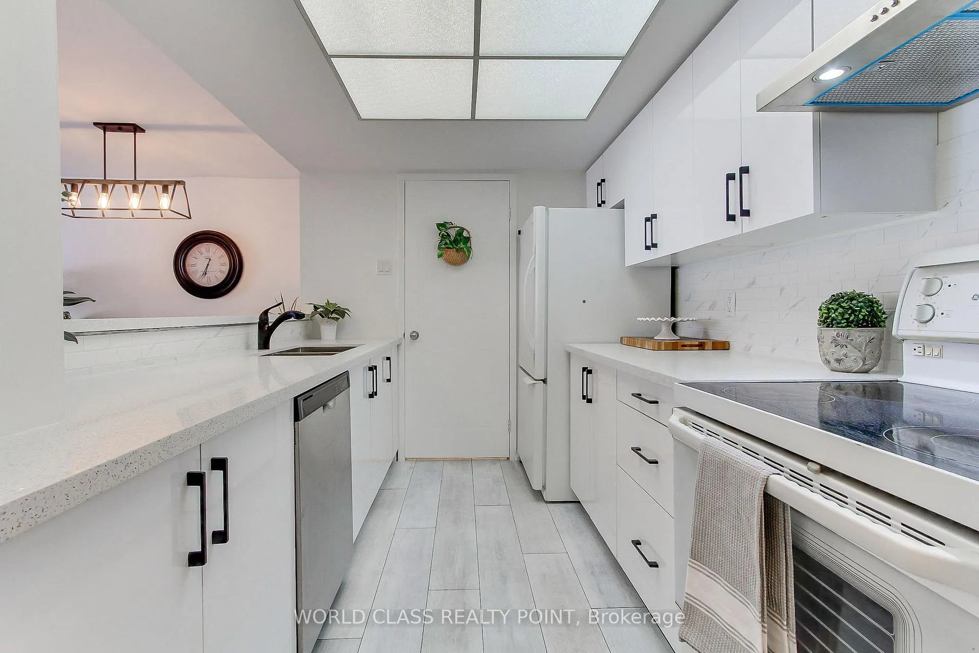 Photo 4 of Unit 207, 75 Ellen Street, Barrie, City Centre — HOMEH