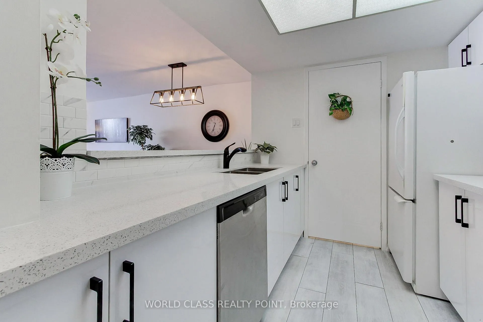Photo 5 of Unit 207, 75 Ellen Street, Barrie, City Centre — HOMEH