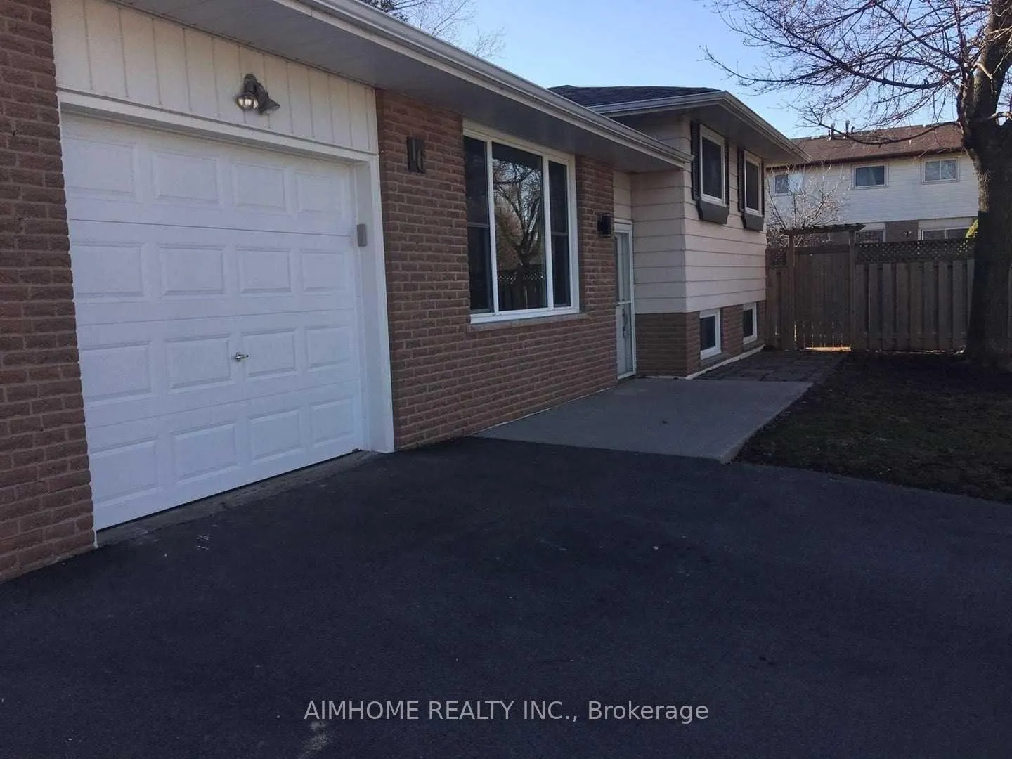 Front of Unit Lower, 16 Onslow Court