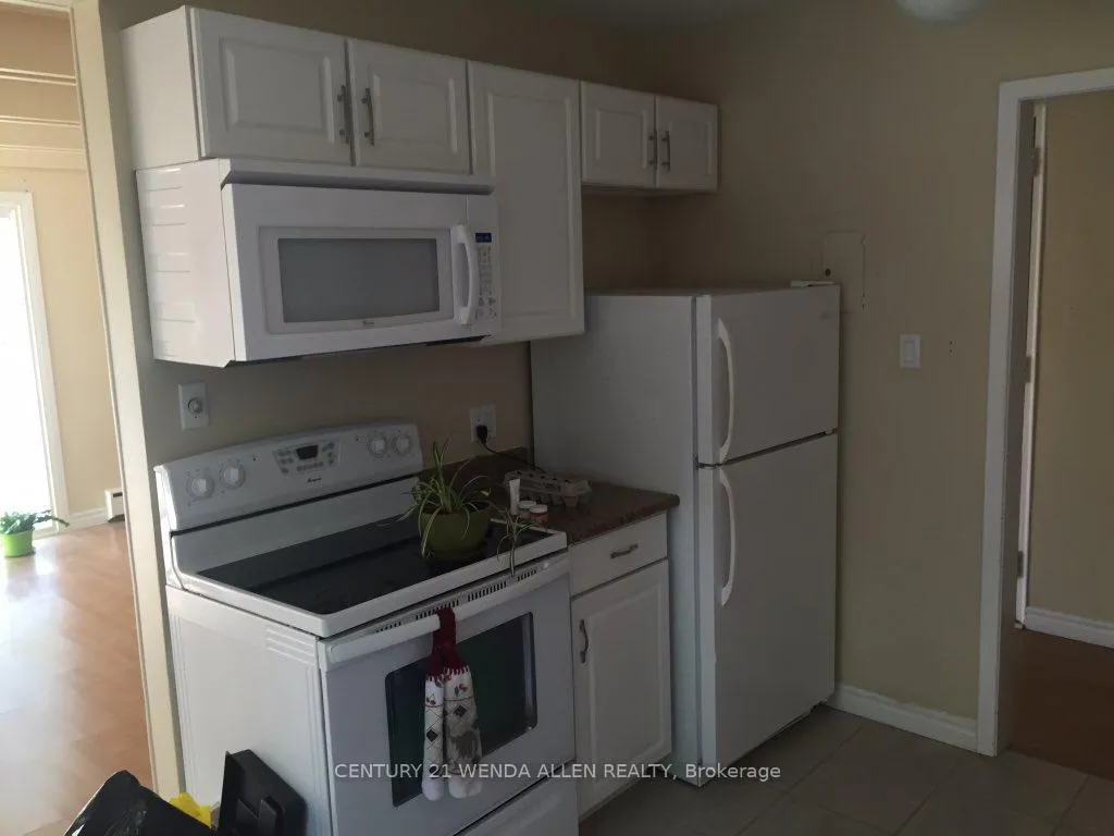 Photo 2 of 558 Lansdowne Drive, Oshawa, Eastdale — HOMEH