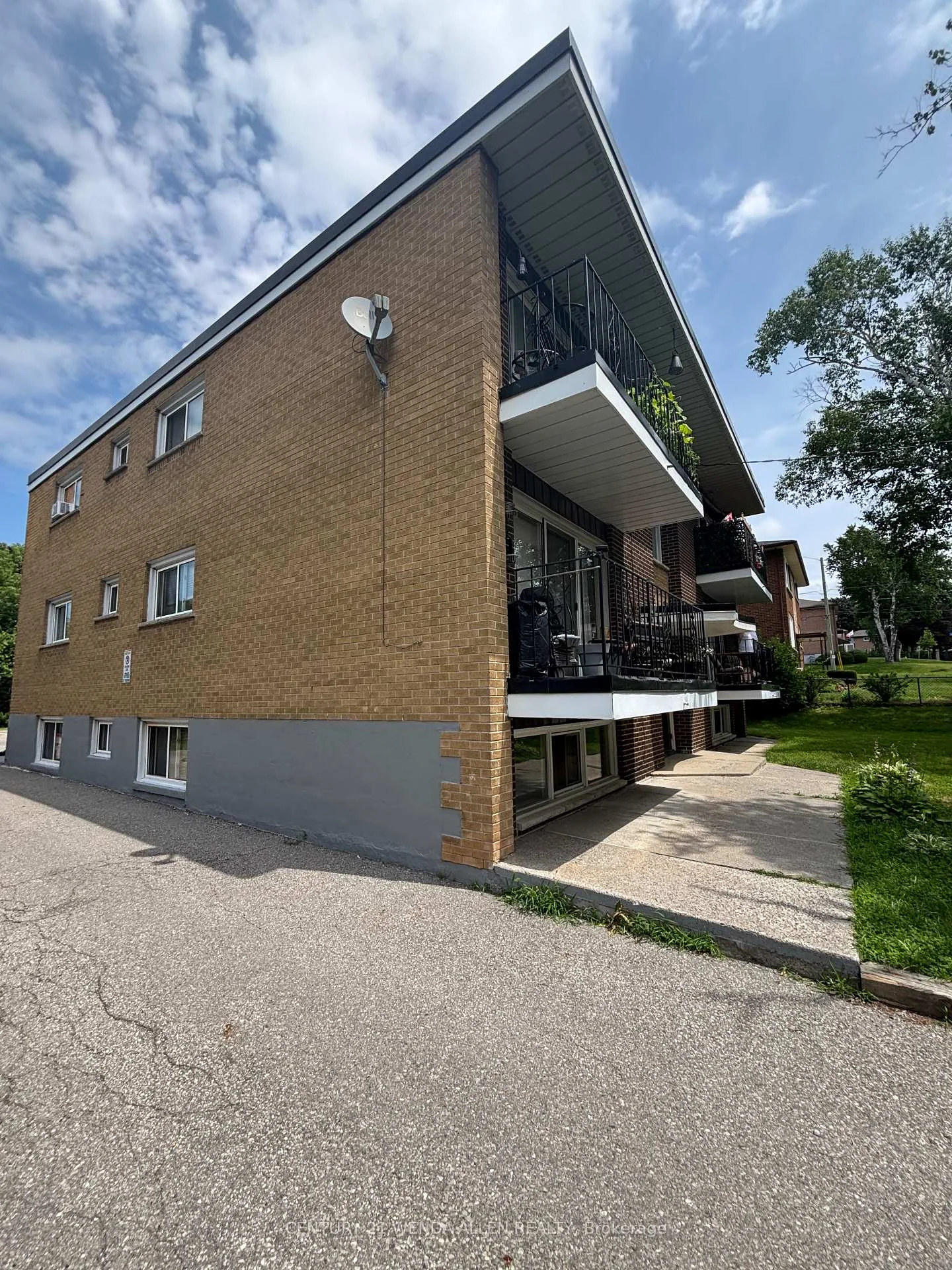 Photo 13 of 558 Lansdowne Drive, Oshawa, Eastdale — HOMEH