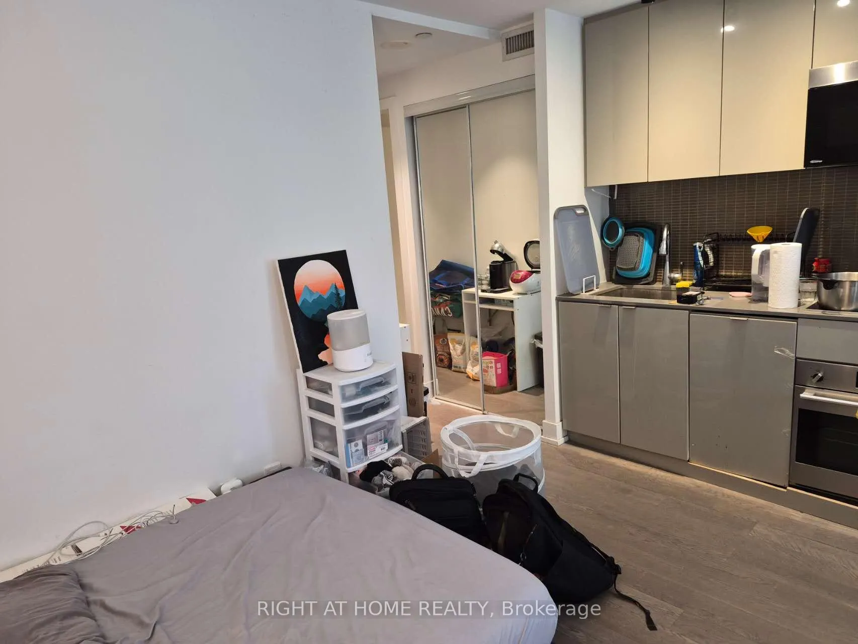 Photo 3 of Unit 2002, 7 Grenville Street, Toronto, Bay Street Corridor — HOMEH