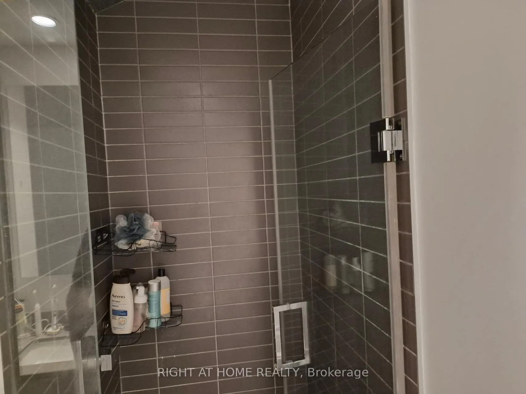 Photo 10 of Unit 2002, 7 Grenville Street, Toronto, Bay Street Corridor — HOMEH
