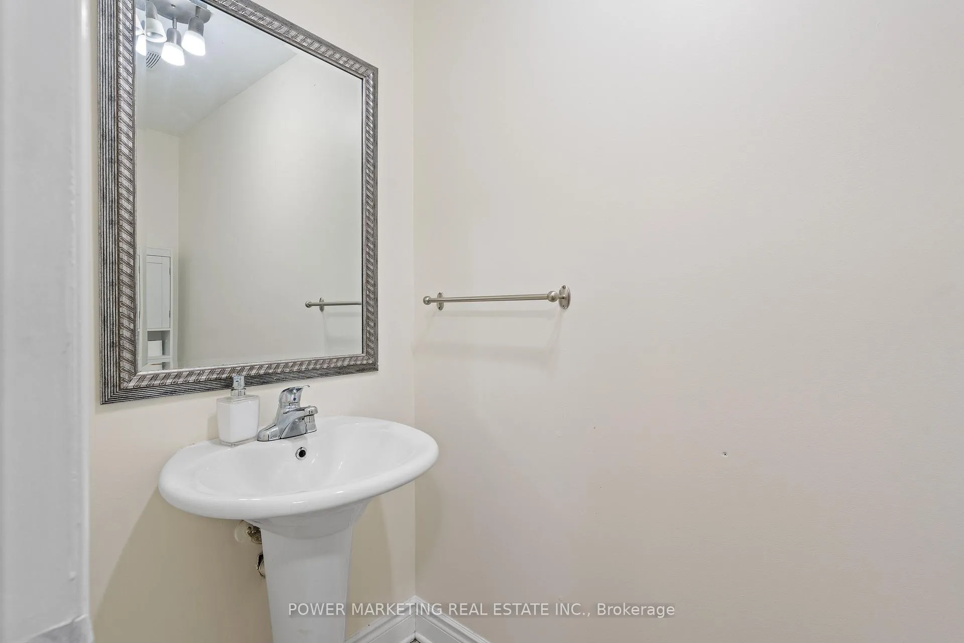 Photo 6 of 253 Parkin Circle, Ottawa, Blossom Park/Kemp Park/Findlay Creek — HOMEH