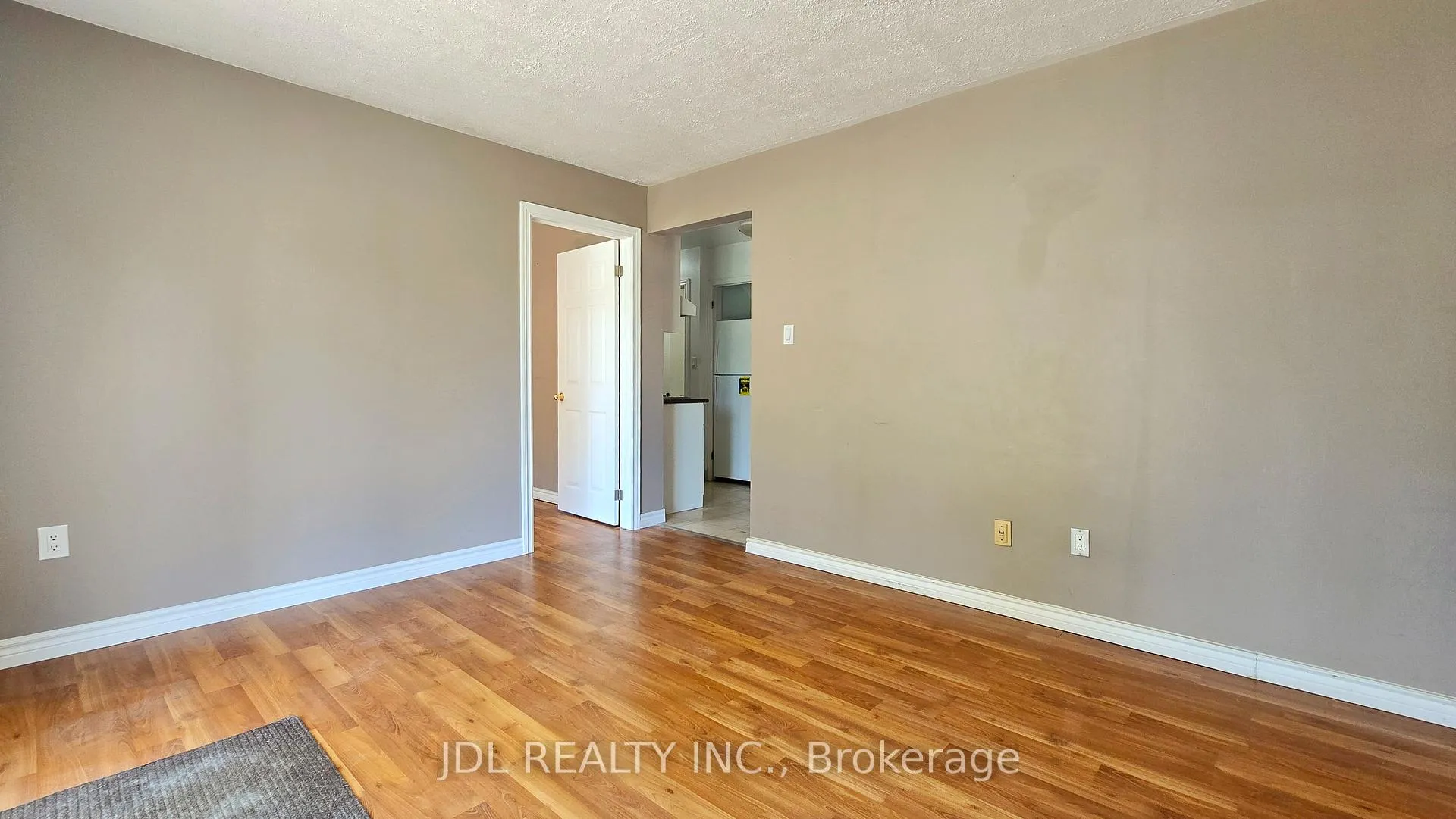 Photo 5 of 233 Fairglen Avenue, Scarborough, Tam O'Shanter-Sullivan — HOMEH