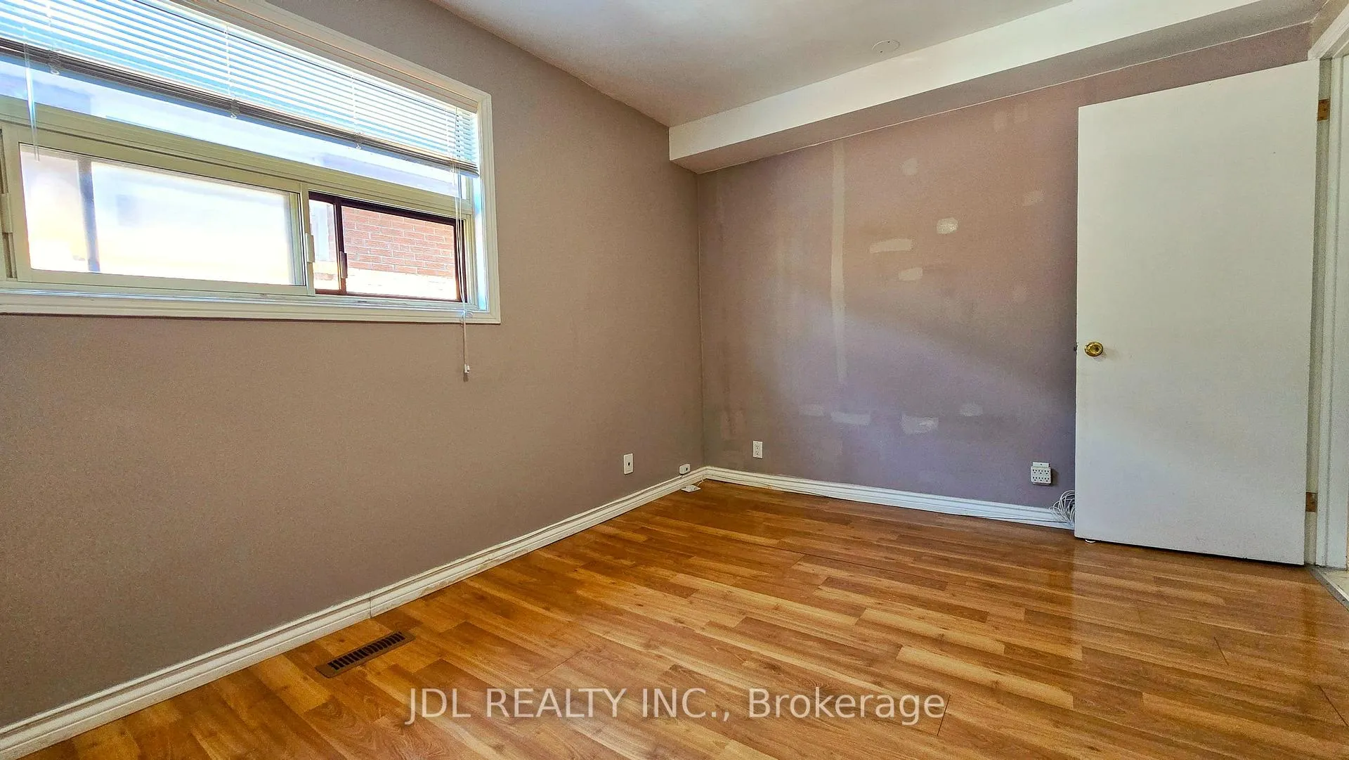 Photo 9 of 233 Fairglen Avenue, Scarborough, Tam O'Shanter-Sullivan — HOMEH