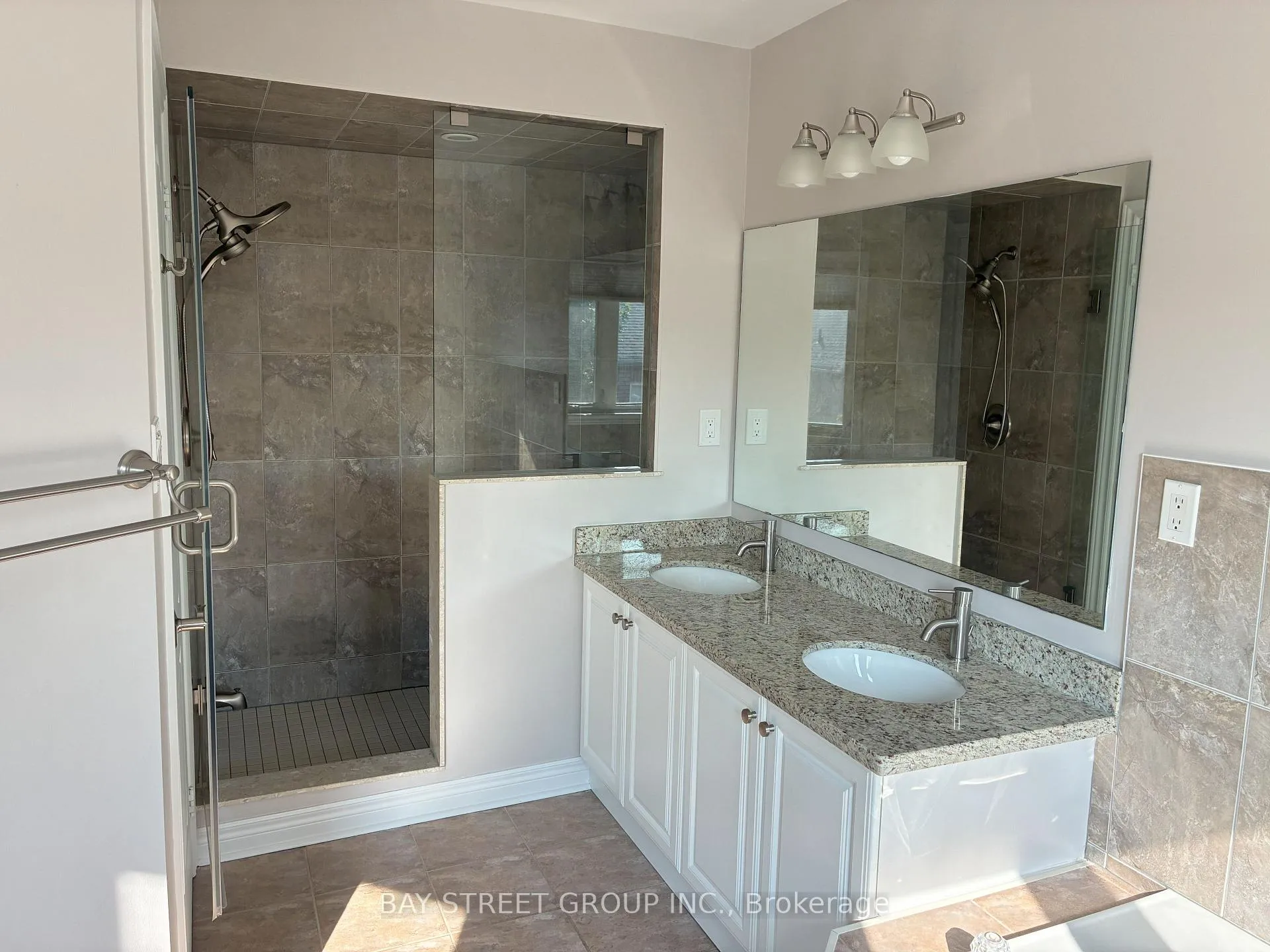 Photo 40 of 85 Kimono Crescent, Richmond Hill, Rouge Woods — HOMEH