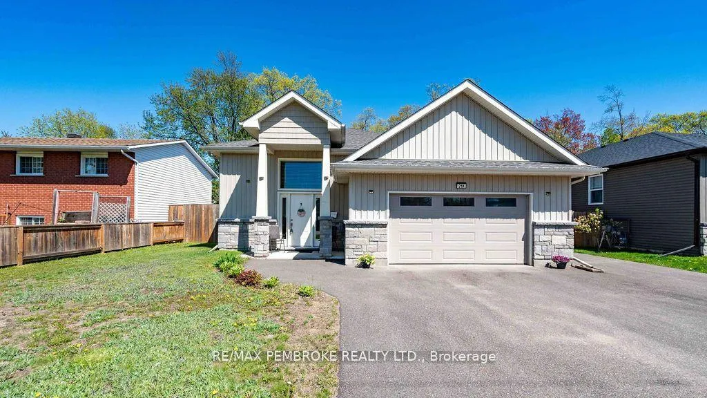 Photo 1 of 21A East Street, Petawawa, Petawawa — HOMEH