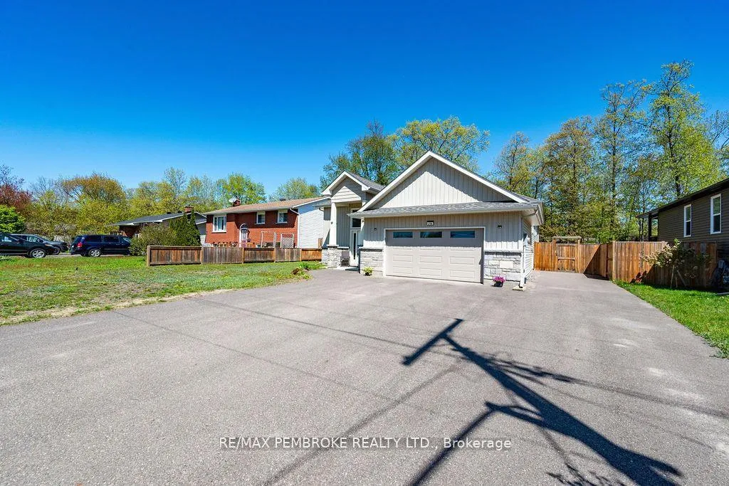 Photo 2 of 21A East Street, Petawawa, Petawawa — HOMEH