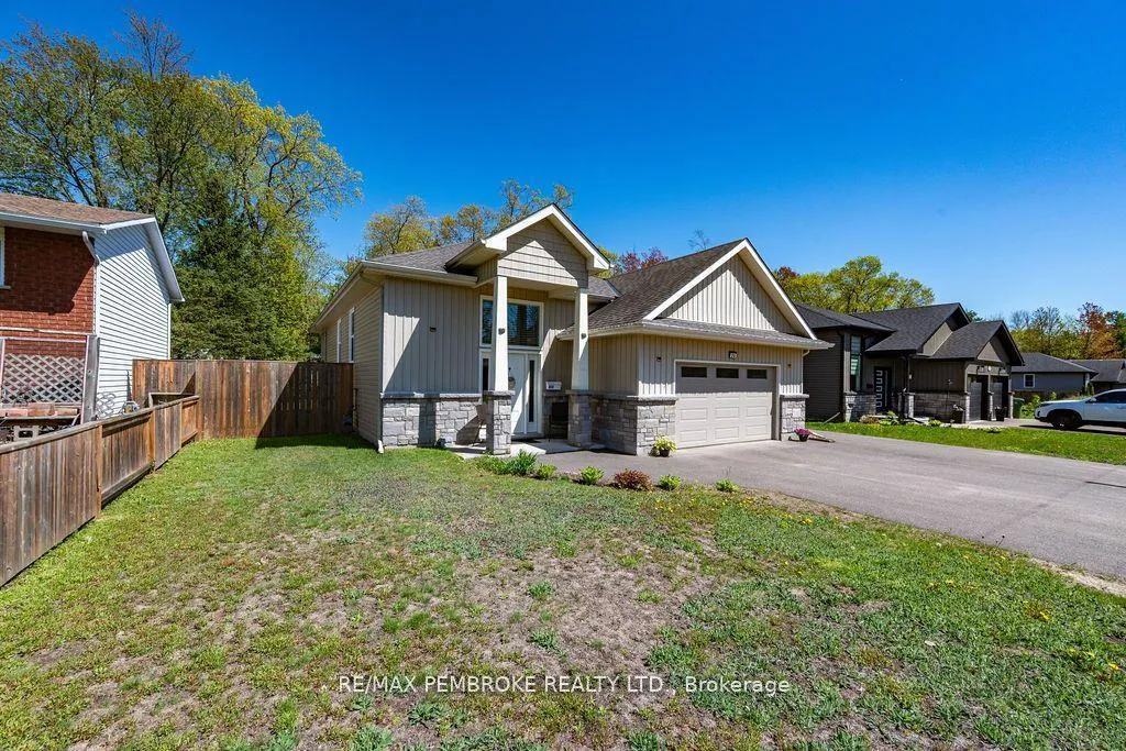 Photo 3 of 21A East Street, Petawawa, Petawawa — HOMEH