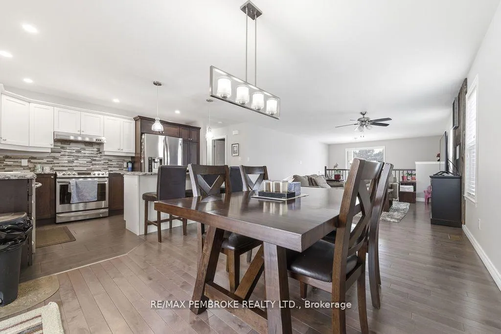 Photo 11 of 21A East Street, Petawawa, Petawawa — HOMEH