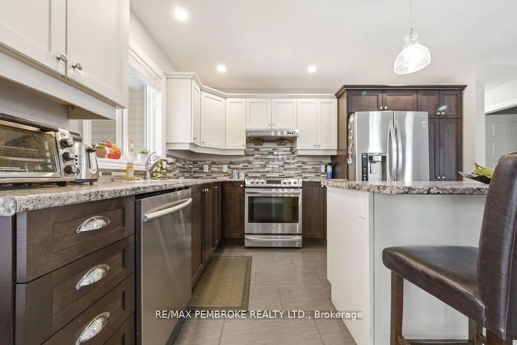 Photo 13 of 21A East Street, Petawawa, Petawawa — HOMEH
