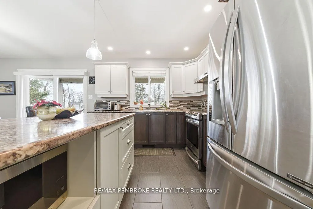 Photo 14 of 21A East Street, Petawawa, Petawawa — HOMEH