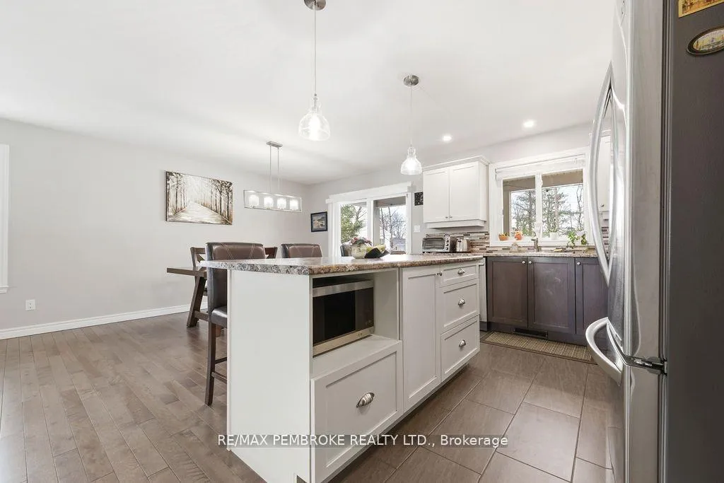 Photo 15 of 21A East Street, Petawawa, Petawawa — HOMEH