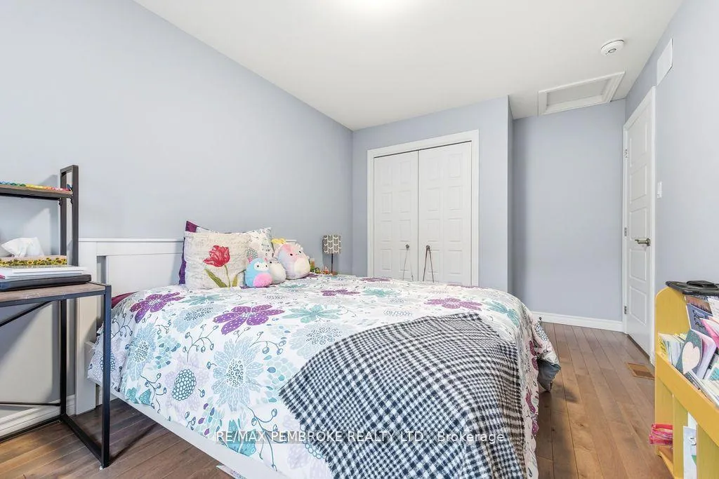 Photo 17 of 21A East Street, Petawawa, Petawawa — HOMEH