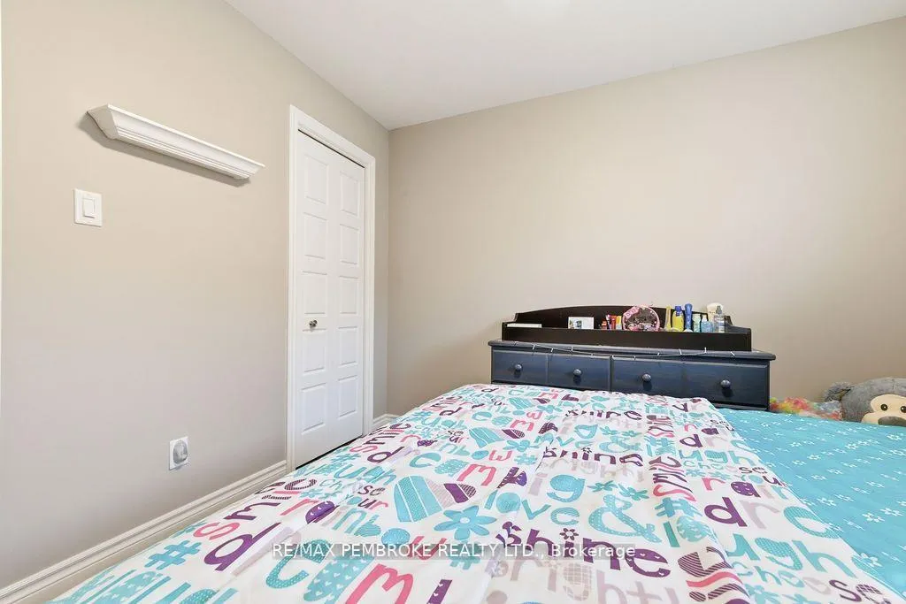 Photo 20 of 21A East Street, Petawawa, Petawawa — HOMEH