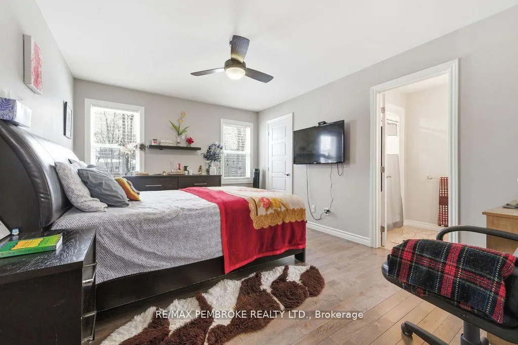 Photo 21 of 21A East Street, Petawawa, Petawawa — HOMEH