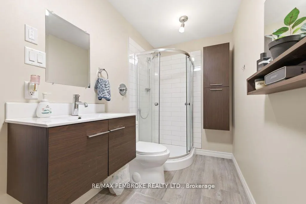 Photo 31 of 21A East Street, Petawawa, Petawawa — HOMEH