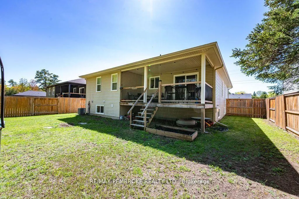 Photo 37 of 21A East Street, Petawawa, Petawawa — HOMEH