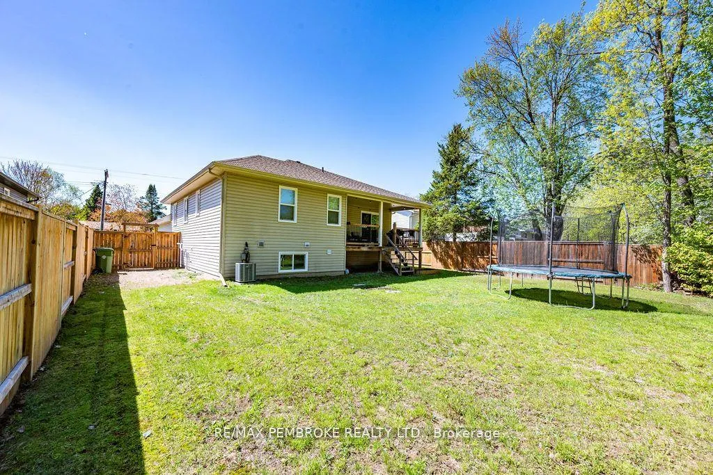 Photo 38 of 21A East Street, Petawawa, Petawawa — HOMEH