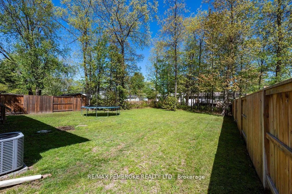 Photo 39 of 21A East Street, Petawawa, Petawawa — HOMEH