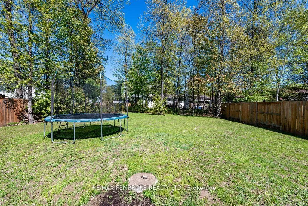 Photo 40 of 21A East Street, Petawawa, Petawawa — HOMEH