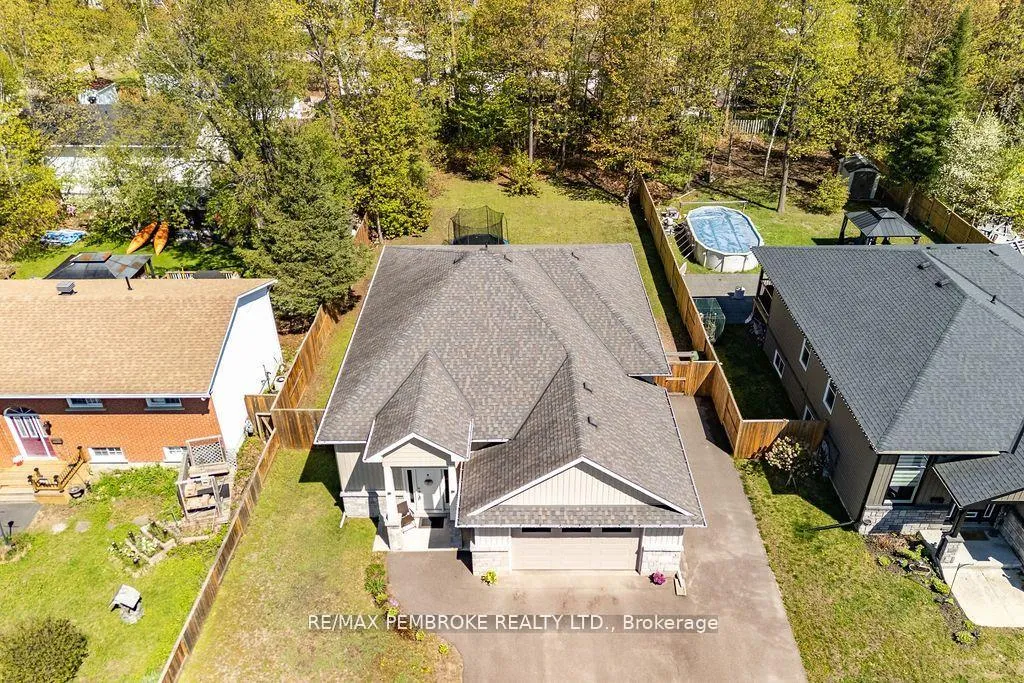 Photo 43 of 21A East Street, Petawawa, Petawawa — HOMEH