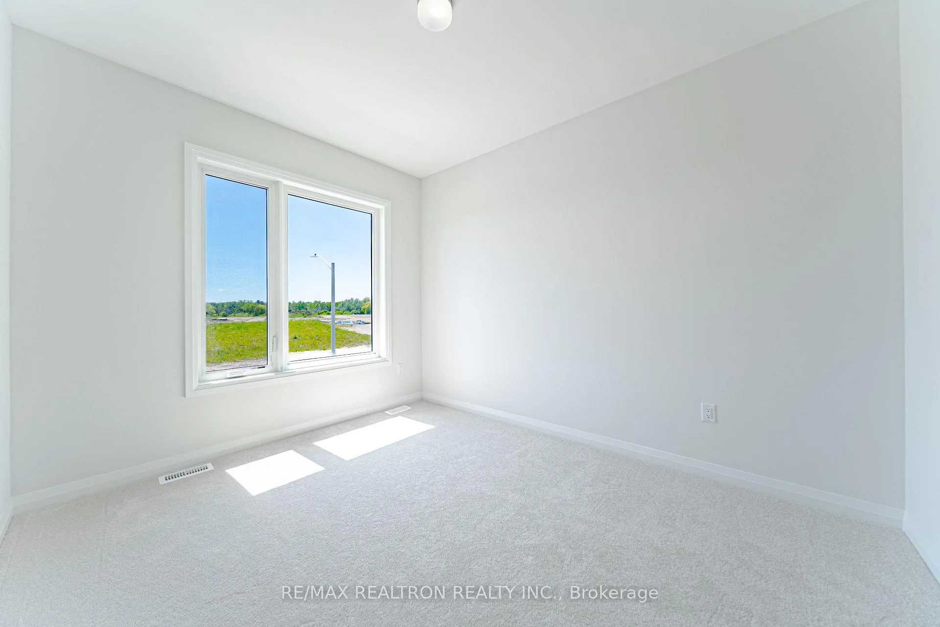Photo 16 of 41 John McCrae Street, Richmond Hill, Rural Richmond Hill — HOMEH