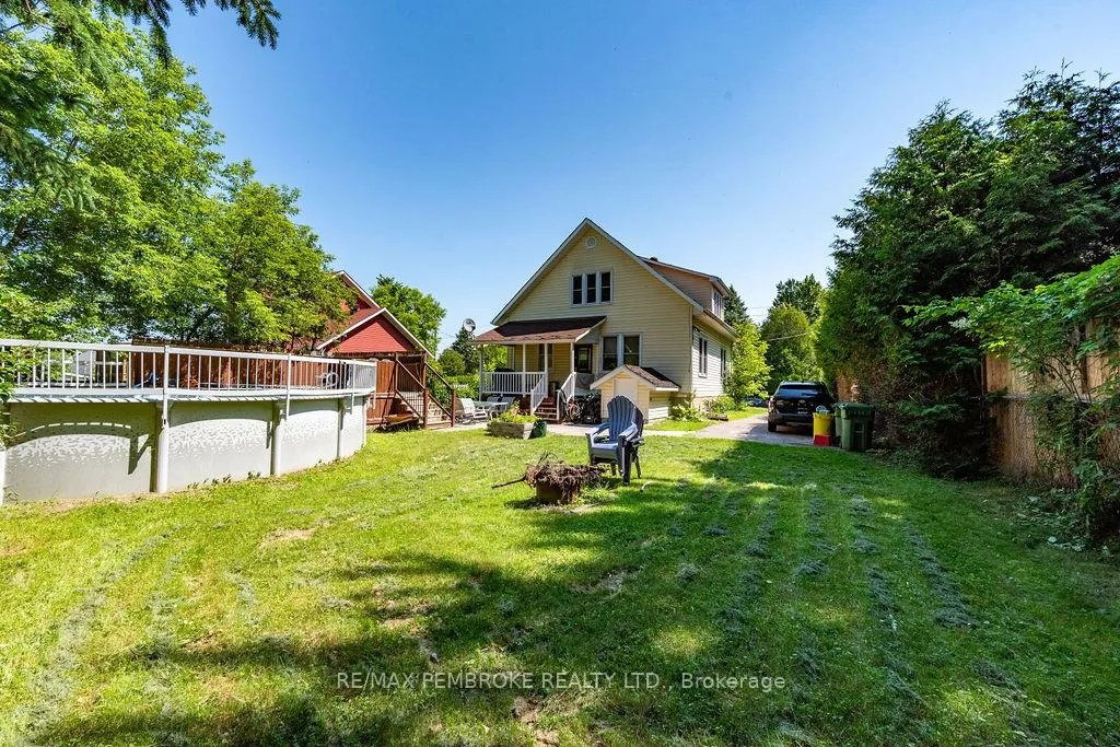 Photo 3 of 33 Doran Road, Petawawa, Petawawa — HOMEH
