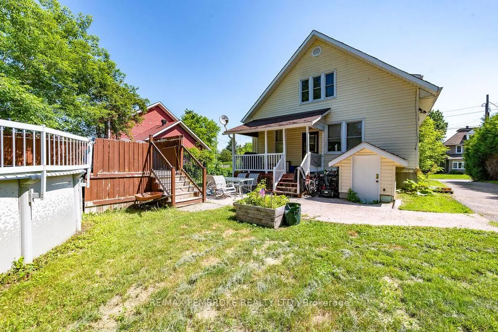 Photo 6 of 33 Doran Road, Petawawa, Petawawa — HOMEH