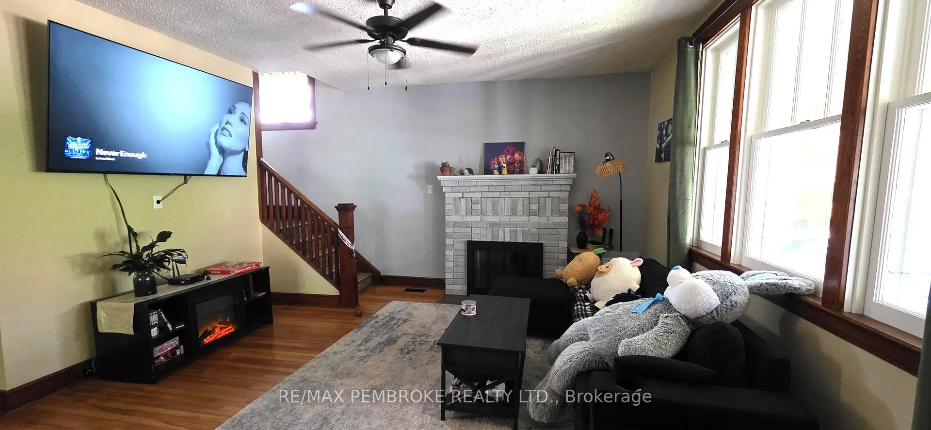 Photo 11 of 33 Doran Road, Petawawa, Petawawa — HOMEH