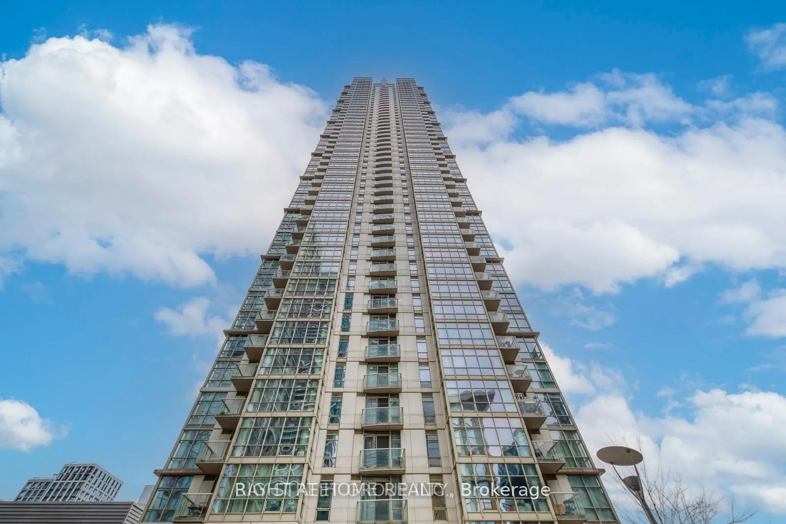 Photo 1 of Unit 512, 35 Mariner Terrace, Toronto, Waterfront Communities — HOMEH
