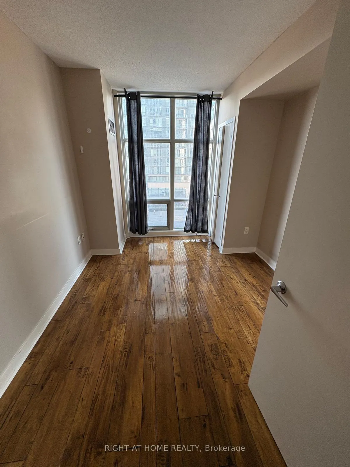 Photo 6 of Unit 512, 35 Mariner Terrace, Toronto, Waterfront Communities — HOMEH
