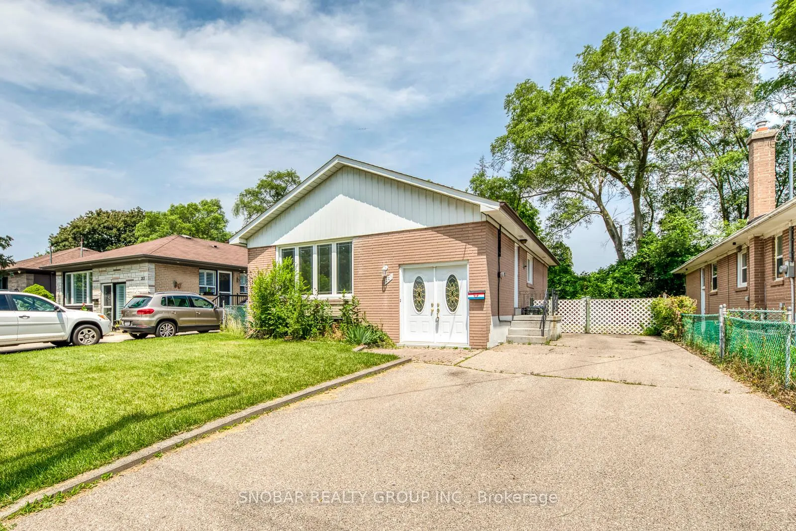 Photo 2 of 201 Thistle Down Boulevard, Etobicoke, Thistletown-Beaumonde Heights — HOMEH